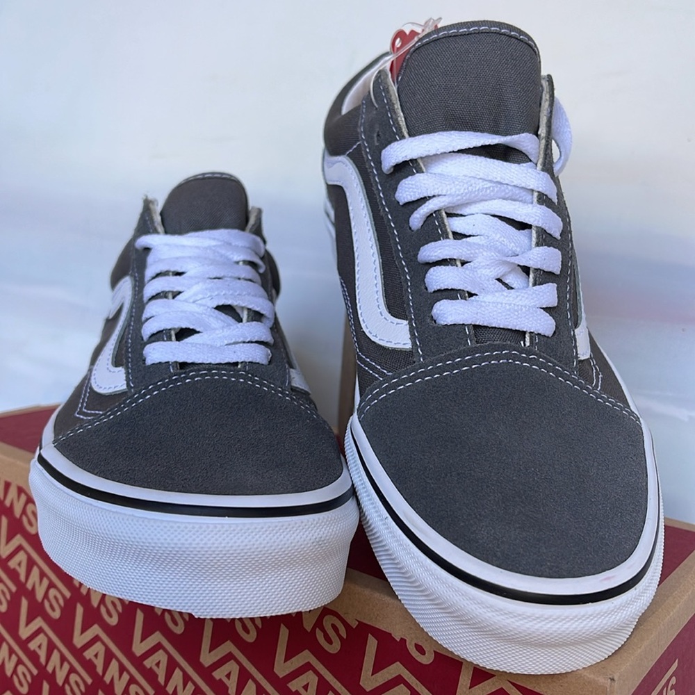 Vans WMNS Old Skool
Pewter/True White
VN0A4BV5195
Sneakers - Picture 6 of 16